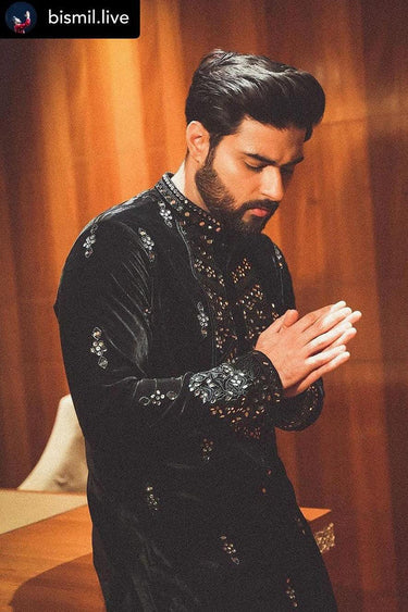 BISMIL In Our Black Velvet Kurta Embroidery Mirror with Pant - Bharat Reshma