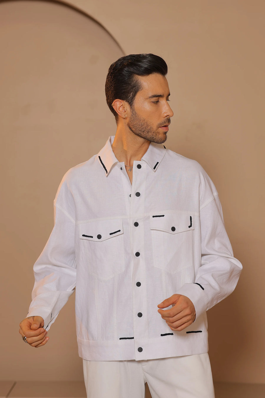 White linen puff embroidery jacket