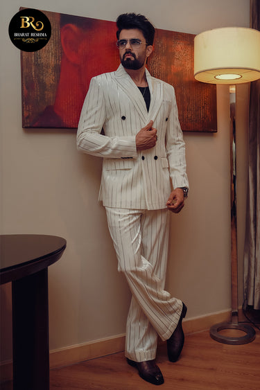 Manish Paul exudes elegance in an ivory double-breaste Suit - Bharat Reshma