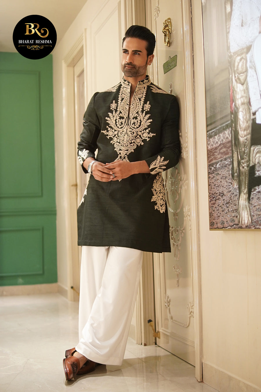 Black Kurta Set embellished with Resham Embroidered